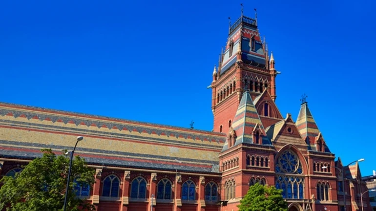 Администрация Трампа лишила Гарвард права принимать иностранных студентов