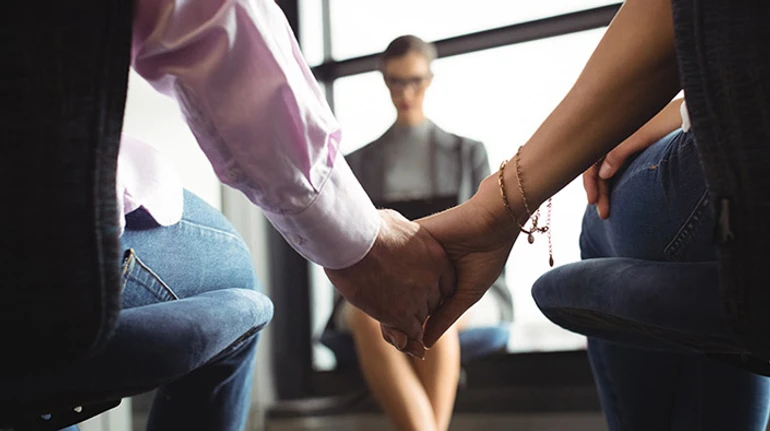 Як врятувати психіку і стосунки під час війни: важливі психологічні тексти 2022 року