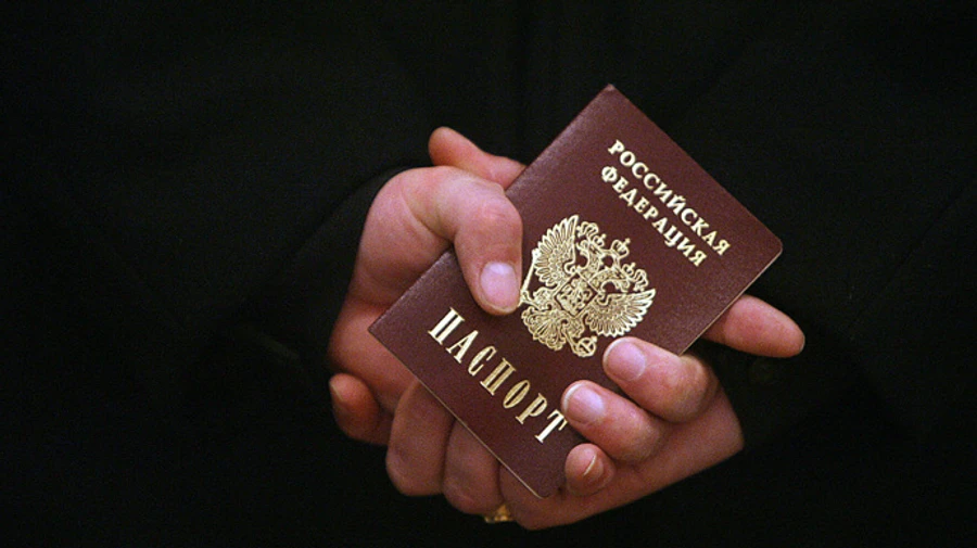 Заборонити в'їзд росіян в Україну: Зеленському надійшла петиція