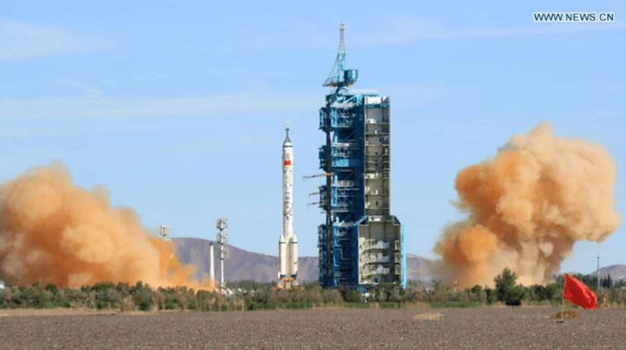 Шеньчжоу-12 відокремився від космічної станції Китаю для повернення на Землю