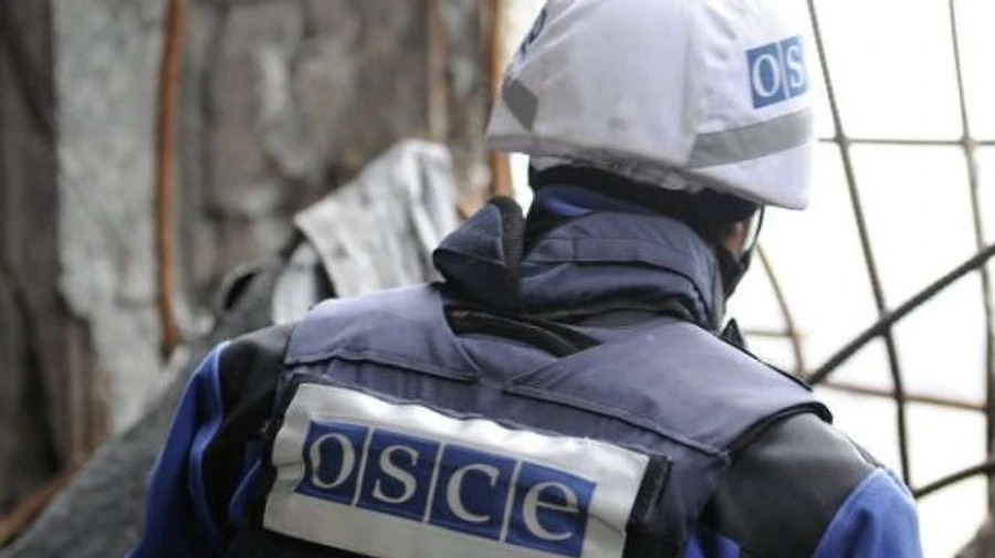 Порушень тиші на Донбасі менше, але місію ОБСЄ під Оленівкою тримали 5 годин