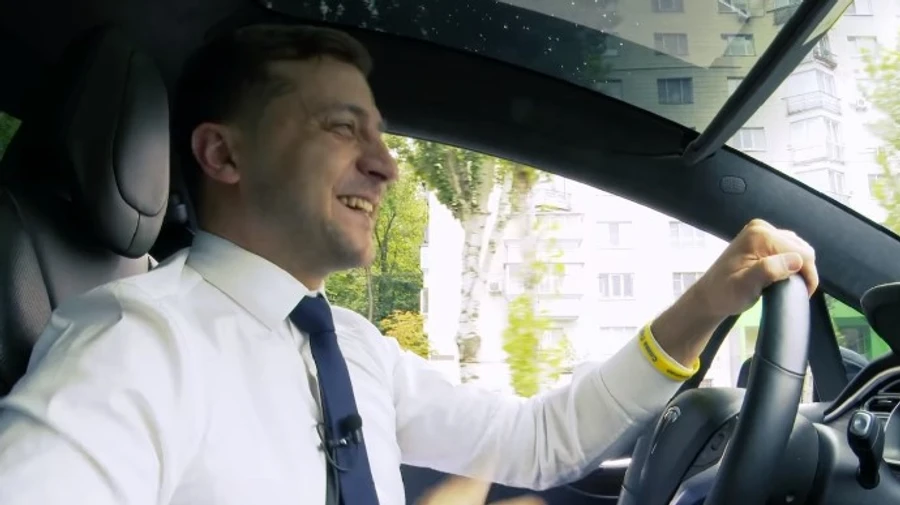 Кортеж Зеленского нарушает правила, а Ермак ездит на номерах-призраках – Схемы