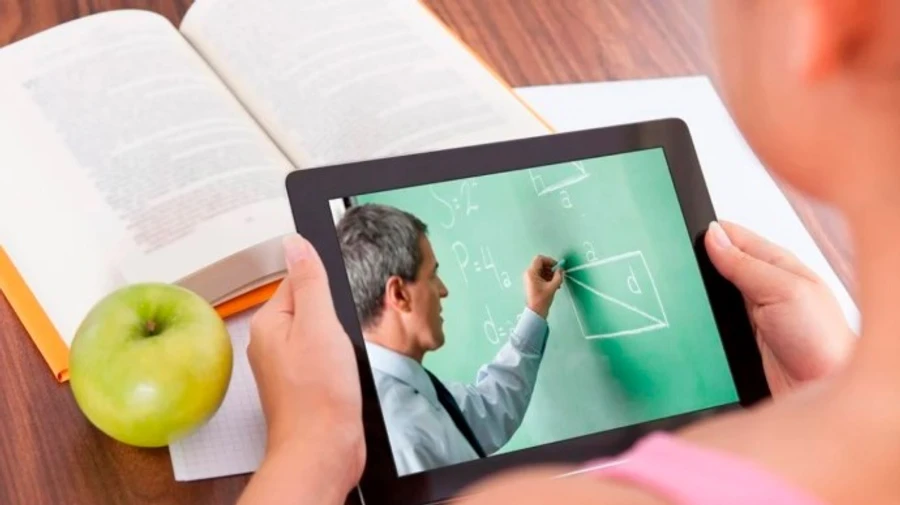 Влада не виключає, що школи продовжать навчати дистанційно