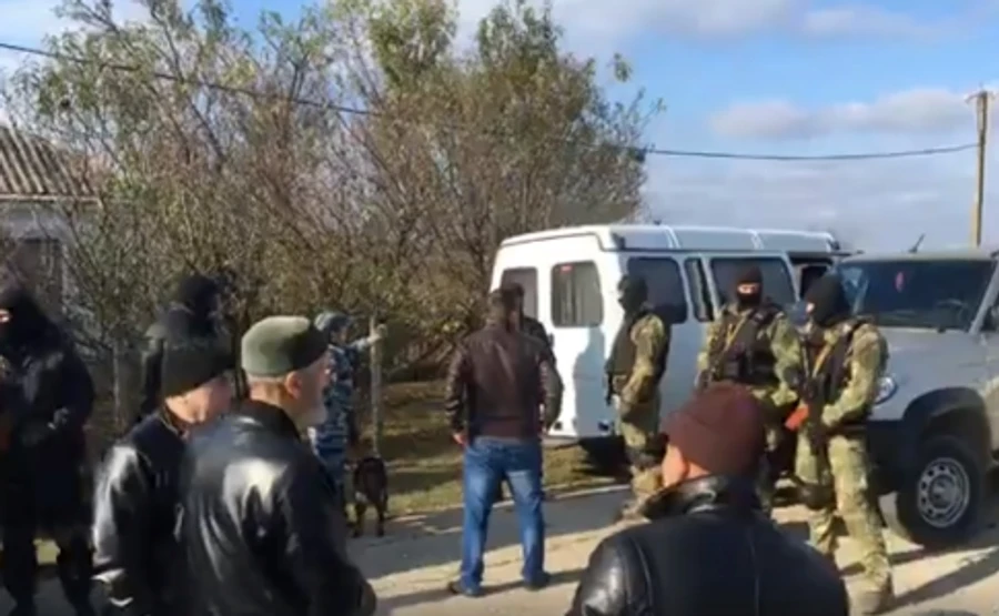 В Крыму обыскивают дом учительницы крымскотатарского языка – Чубаров