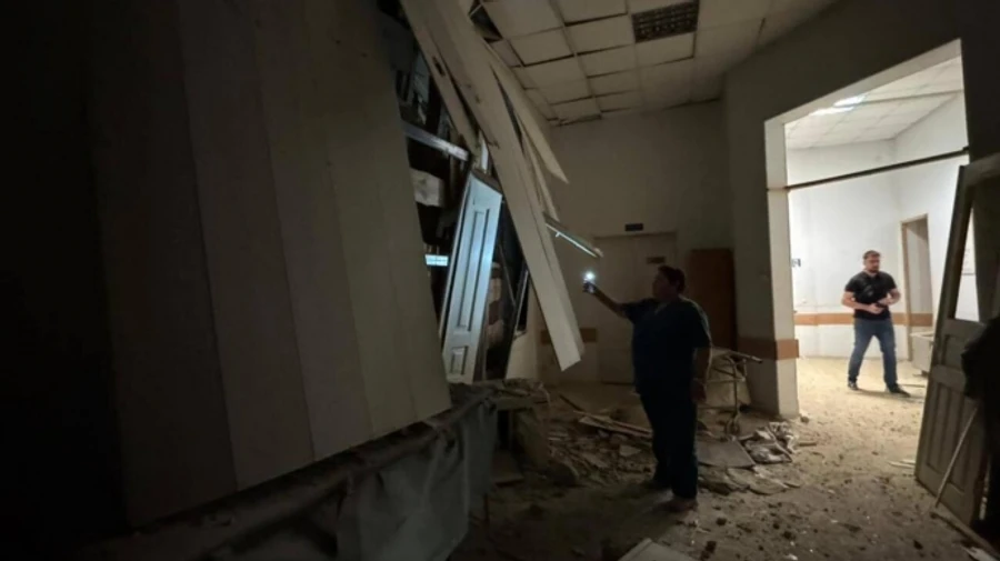 Russians hit hospital in Kherson, injuring eight people – photos