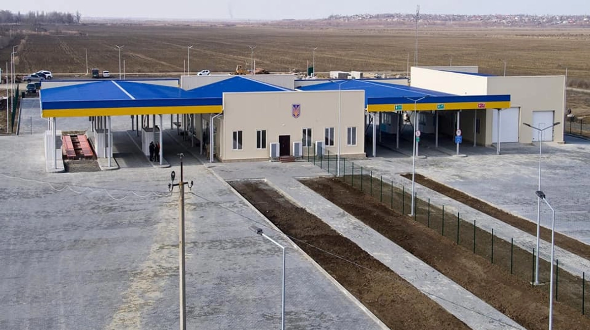 Russian drone attack on Ukraine's south forces closure of border crossing with Moldova