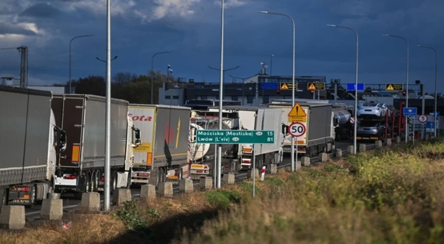 Nearly 3,000 trucks wait in queues at Polish-Ukrainian border