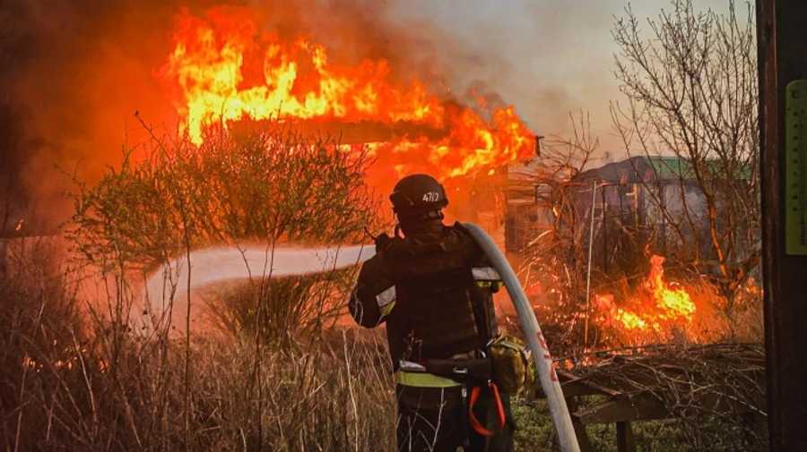 Russians hit Slatyne in Kharkiv Oblast: houses damaged, garages and cars on fire – photos