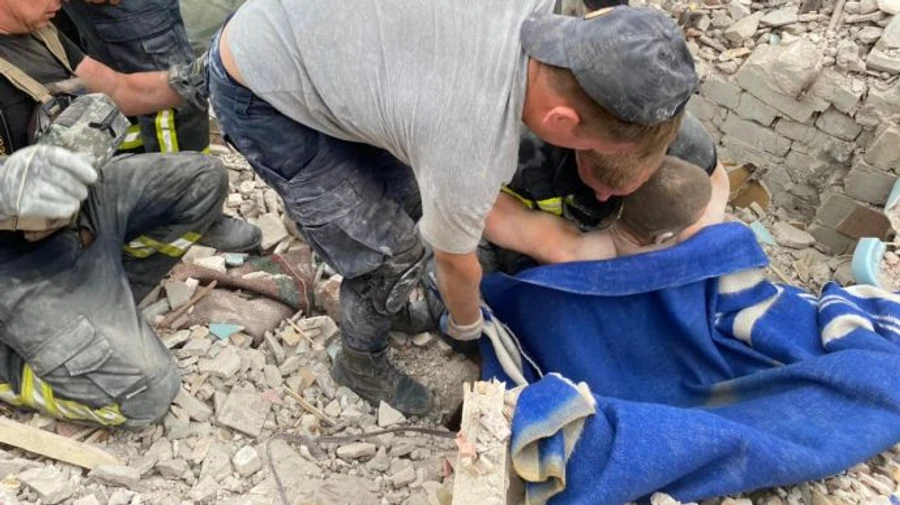 Chasiv Yar: five more bodies visible under the rubble