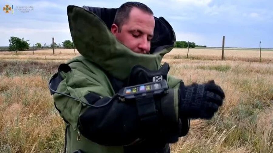 Ukraine to be cleared of mines by 80 bomb disposal units