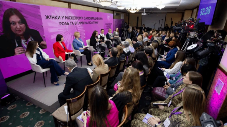 Громады, где руководят женщины, восстанавливаются быстрее - и это не случайность: как женское лидерство меняет громады в Украине