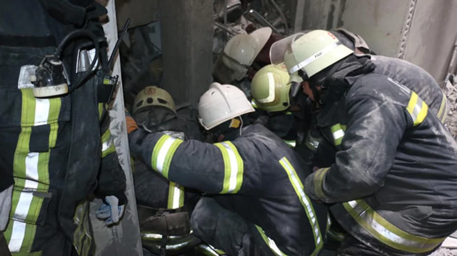 Ворог обстріляв машину рятувальників, які їхали на пожежу