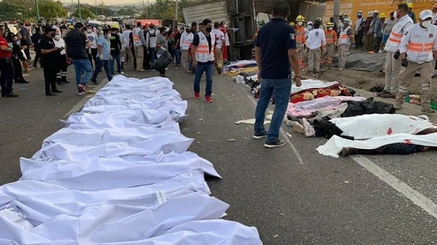 У Мексиці перекинулася вантажівка з мігрантами, 53 загиблих