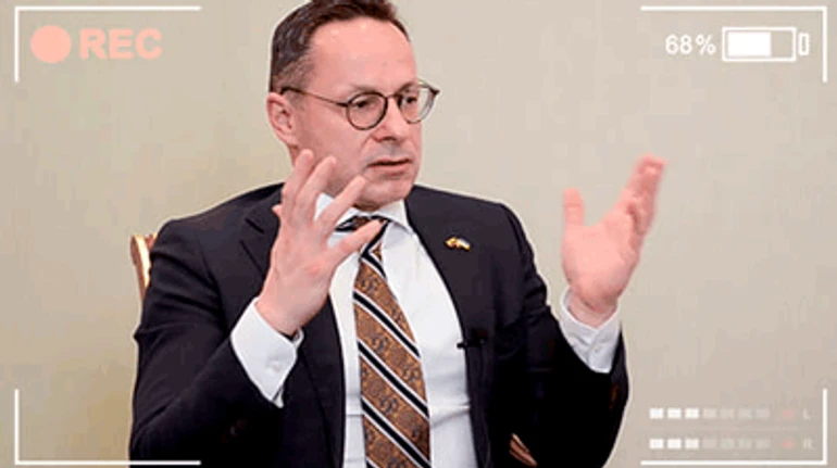 Еще 3,5 года ваша крыша – это Байден, и с этой крышей надо работать