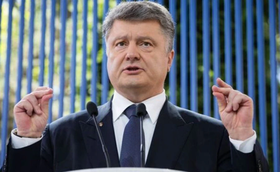 Порошенко: Відновлення контролю над кордоном - ключове для виконання Мінська