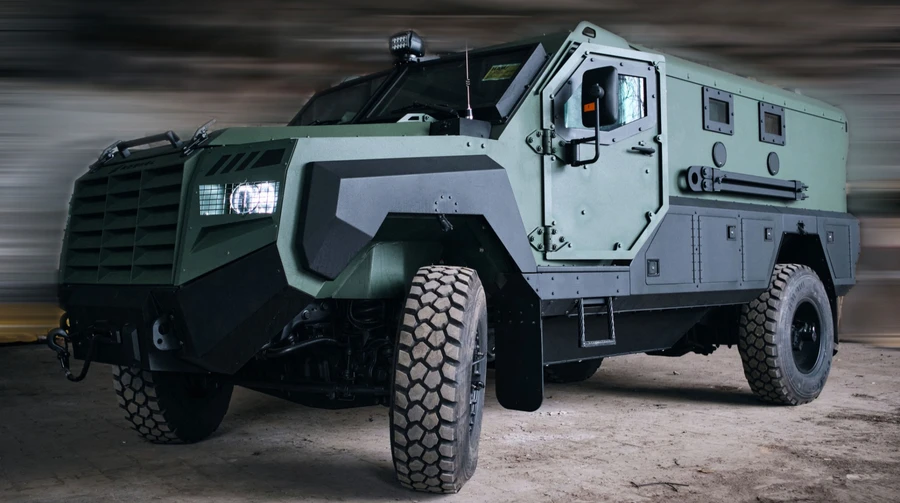 Ukrainian military receives new batch of Canadian Roshel Senator armoured vehicles – photos