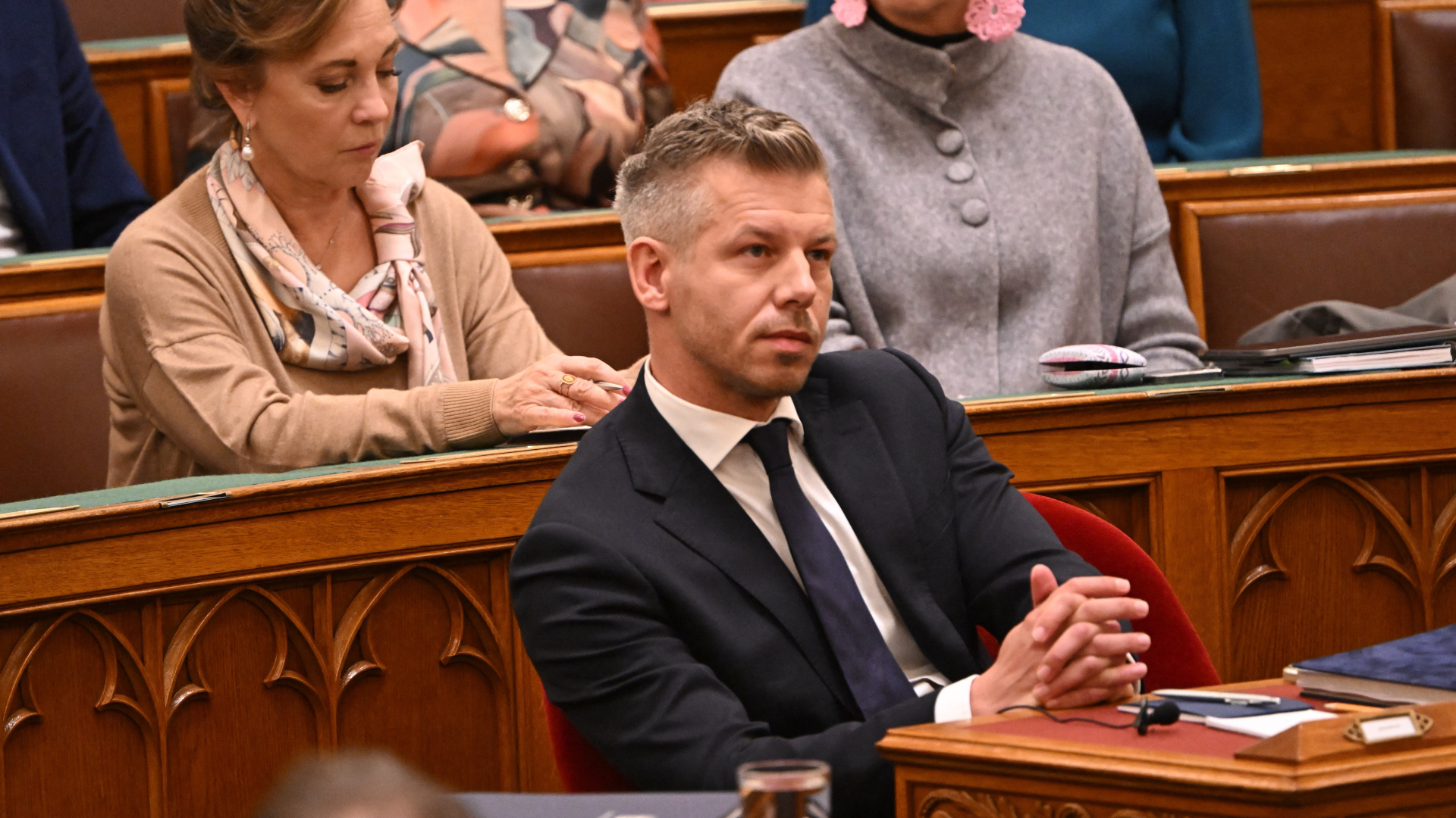 З прем'єра Угорщини Мадяра зняли імунітету у справі про "крадіжку" телефона
