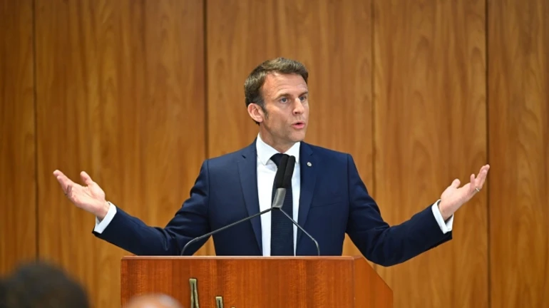 Макрон: Путін досі не готовий до миру