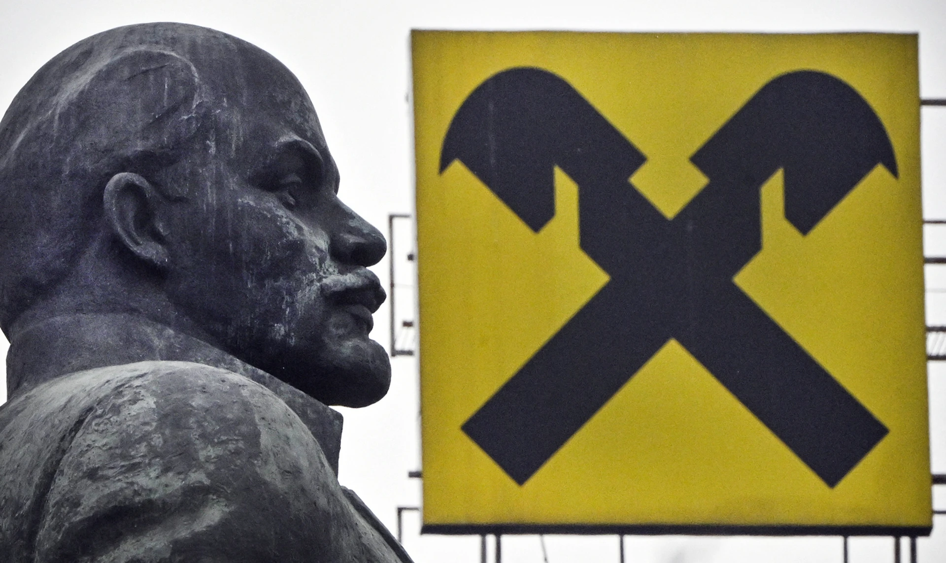 Raiffeisenbank came close to the red line of helping Putin's oligarch to circumvent the sanctions. How to prevent Russia from unlocking assets?