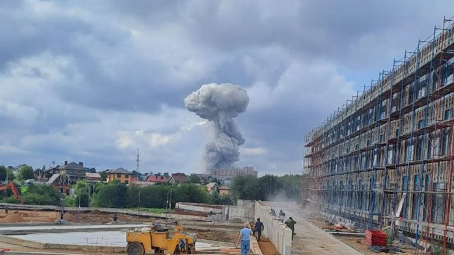 Factory warehouse containing pyrotechnics explodes near Moscow: dozens injured