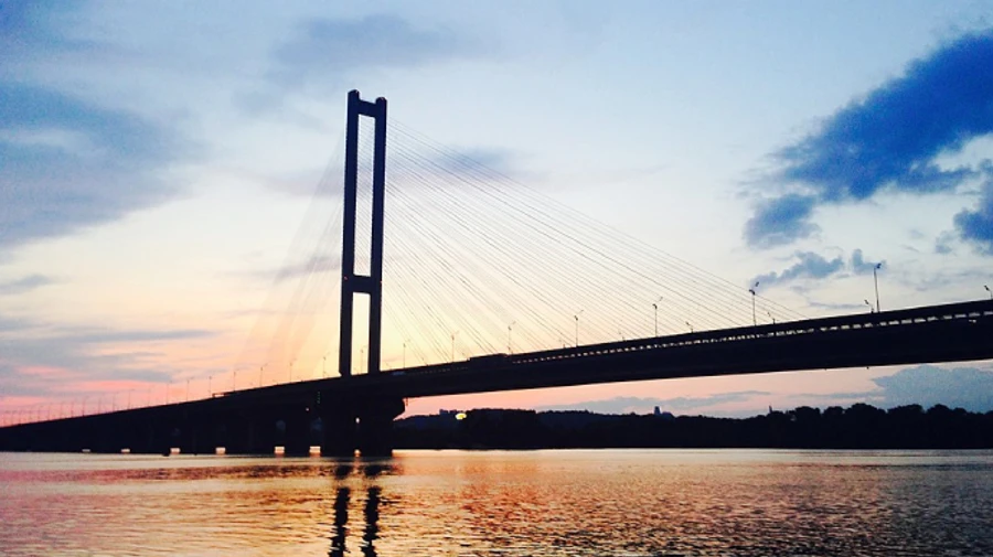 У Києві відкрили для авто Південний міст