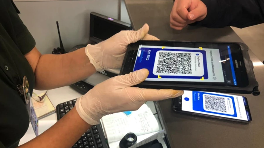 Пограничники получили новый гаджет для проверки COVID-19 сертификатов