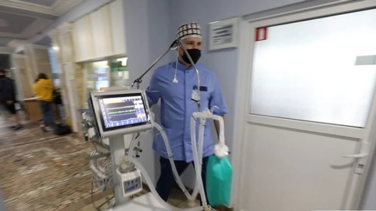 COVID в Україні: майже 9 тисяч випадків і 367 померлих за добу