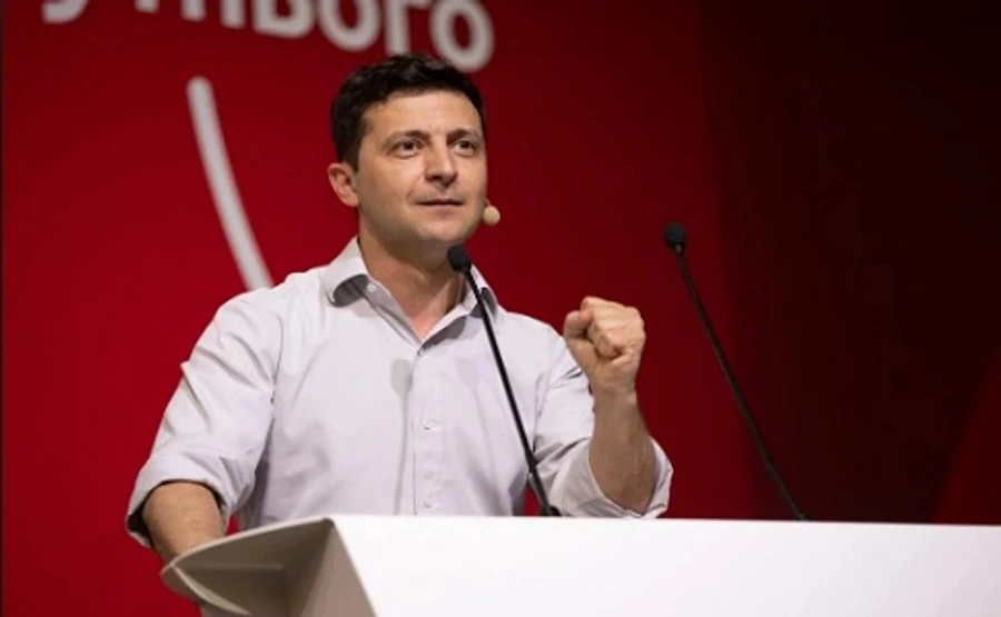 Держава в смартфоні: Зеленський закликав українців пройти опитування 