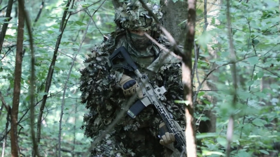 Ukrainian snipers repel Russian assault in close combat – video