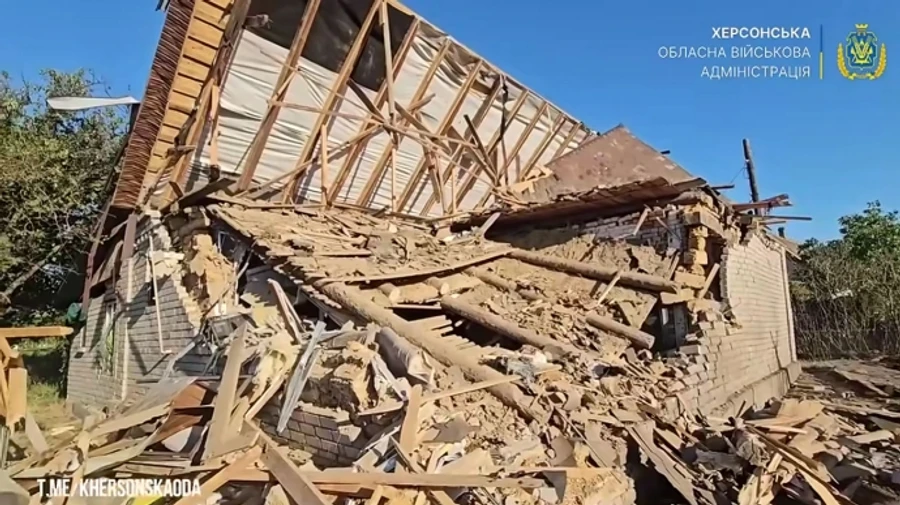 Russians shell Chornobaivka in Kherson Oblast: woman dies under rubble of house – video