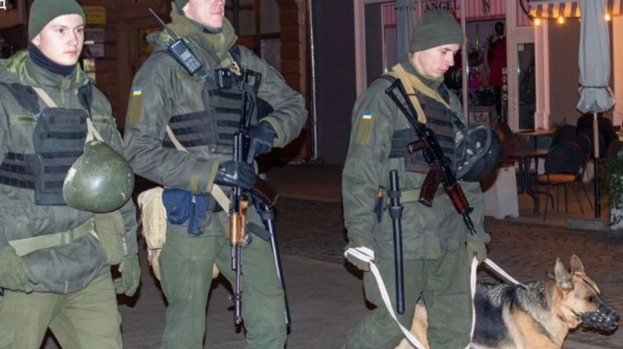 Нацгвардеец сделал замечание двум пьяным молодым людям – они его избили