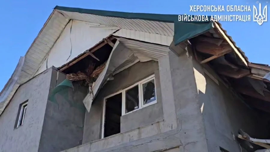 ОВА: Россияне ударили по Херсонщине - из-за атаки дрона травмирован мужчина в маршрутке  