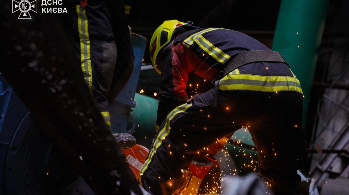Emergency worker dies during repair work at energy facility in Kyiv