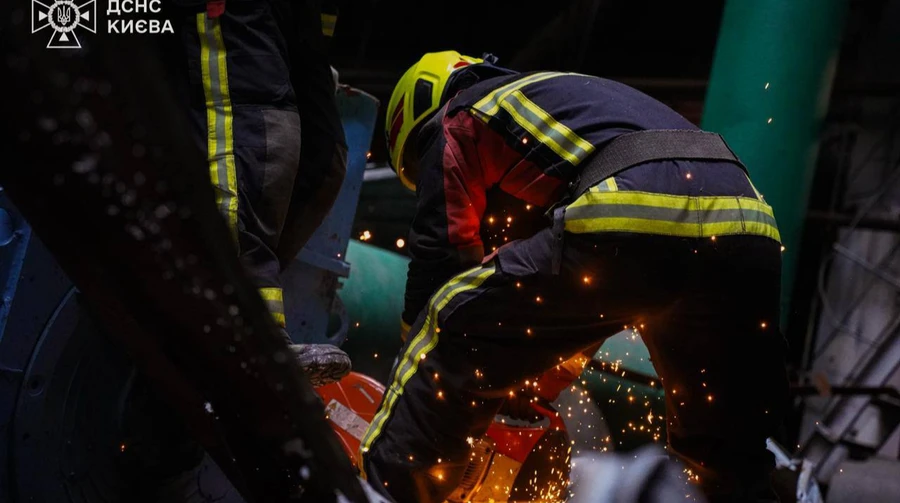 Emergency worker dies during repair work at energy facility in Kyiv