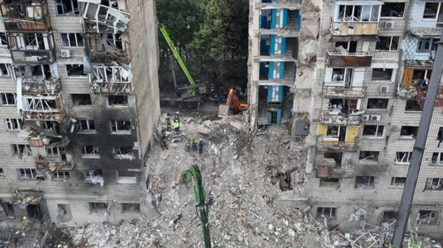 Обстріл Києва: рятувальники деблокували тіло 14-го загиблого