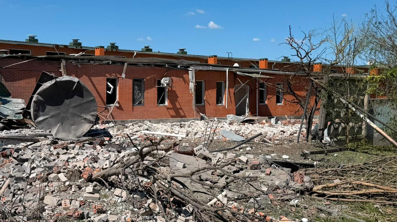 Росіяни вранці скинули 3 КАБи на Херсон – убили чоловіка