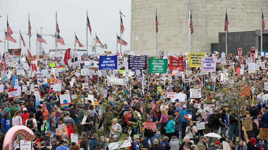 В США – массовые протесты против политики Трампа
