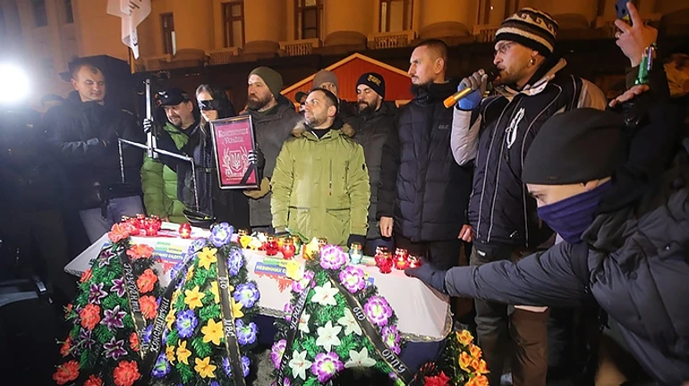 Годовщина задержаний по делу Шеремета: под ОП устроили похороны правосудия