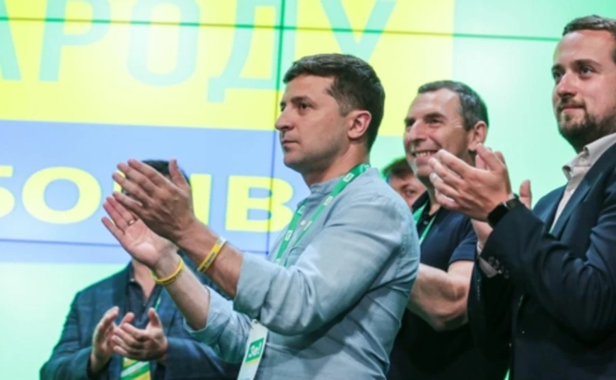 Слуга народу має у рази менше донорів, ніж нардепів