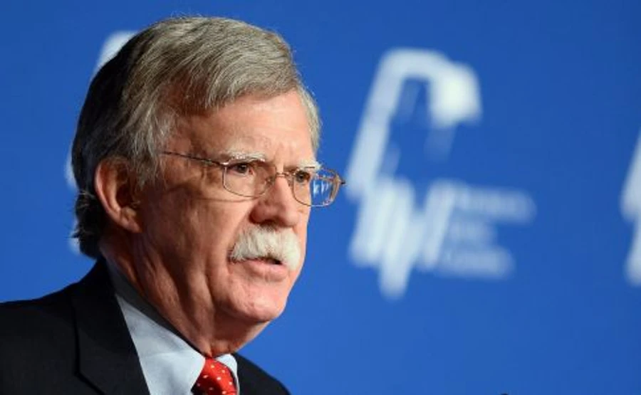 Обрання Зеленського створює нову можливість для миру і відносин із РФ – Болтон