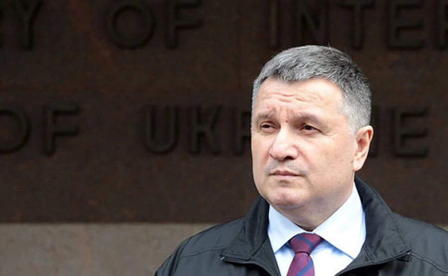 Дебаты 2019: Аваков позвал штабы Порошенко и Зеленского расставлять точки над і