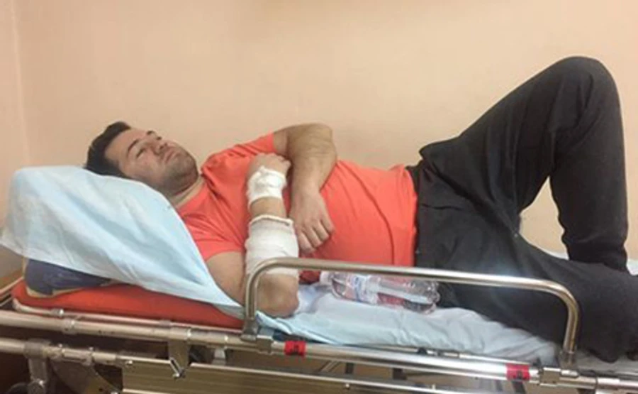 Активісти продовжують блокувати суд, Насіров вийти не намагався