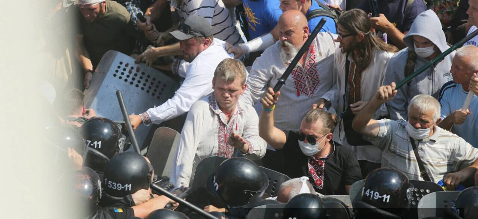 Справа 31 серпня: чистий Тягнибок і капелан-хуліган