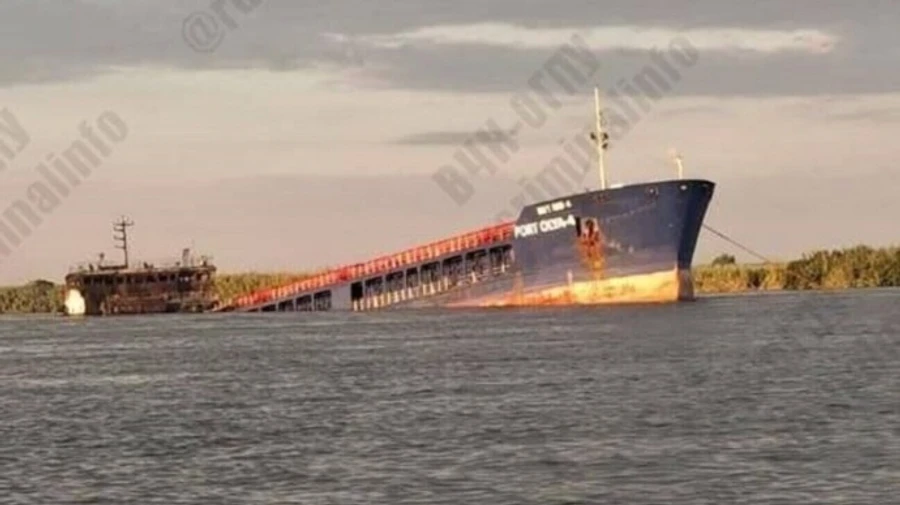 Ukrainian drone attack paralyses large Russian port