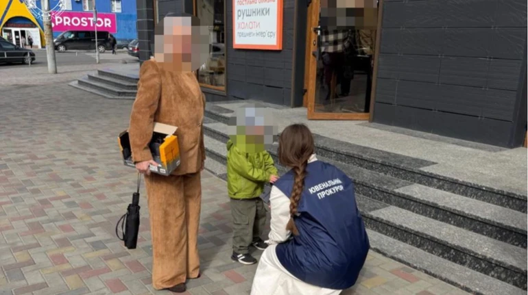 Хотела заработать на жизнь: в Луцке женщина пыталась продать своего 6-летнего сына