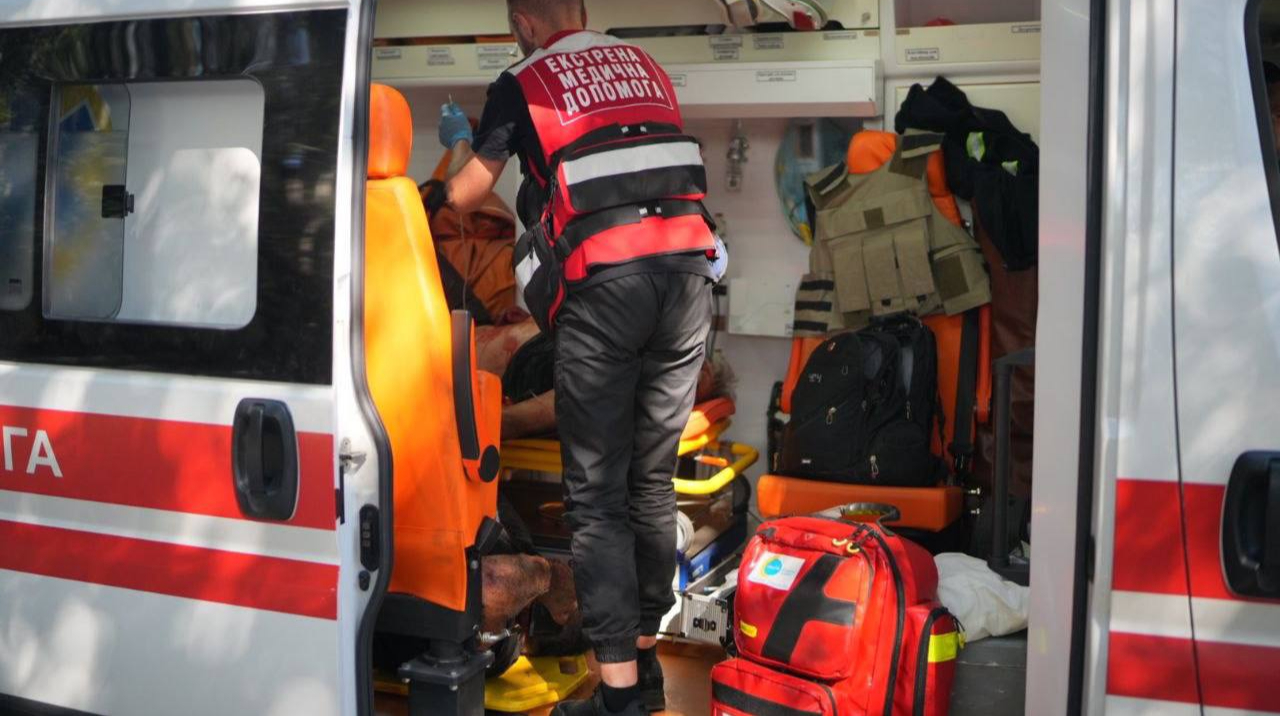 У Запоріжжі після атаки БпЛА сім поранених і близько 10 охоплених вогнем автівок