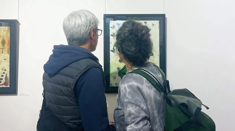 Большие цветы из харьковской мастерской. Новые работы Павла Макова показывают в Дукате