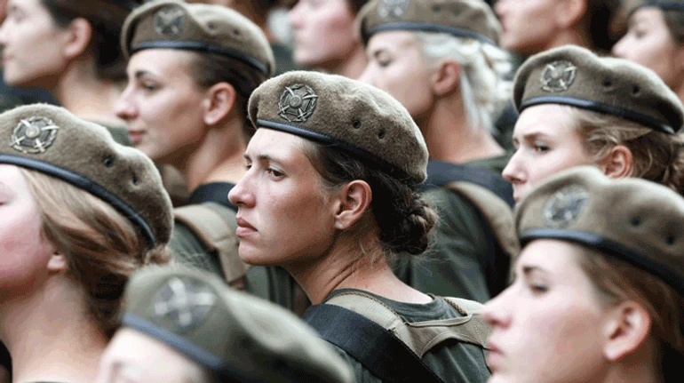 Гигиена на фронте: как женщинам-военным заботиться о здоровье во время менструации