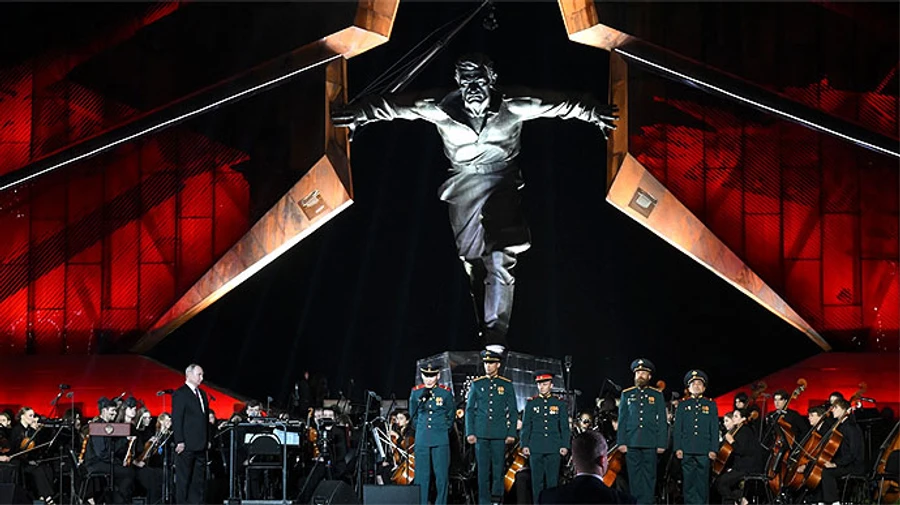 Putin references Hitler and alludes to Wagner as he presents awards to Russian invaders