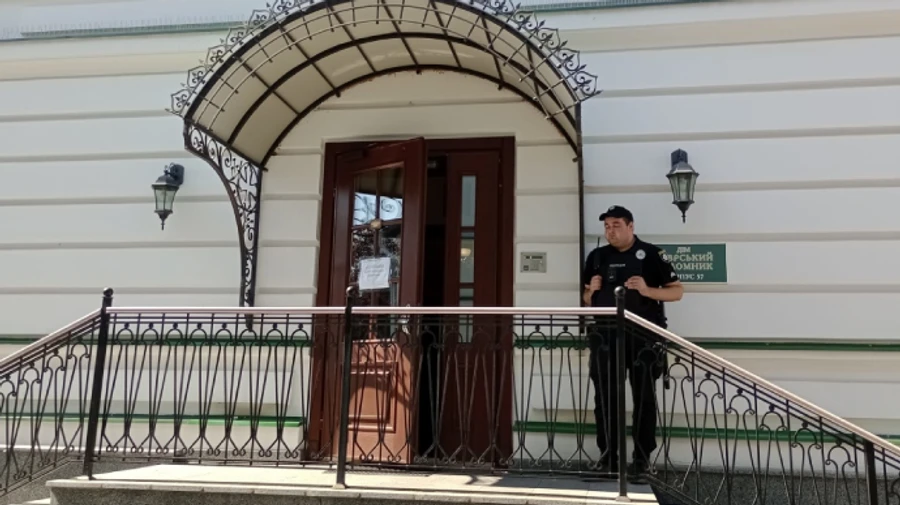 У Києві поліція закрила центральний вхід до Нижньої лаври